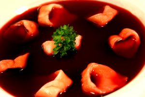 Nauka angielskiego online - Angielski Słówka - Blog o języku angielskim - Beetroot soup with raviolis
